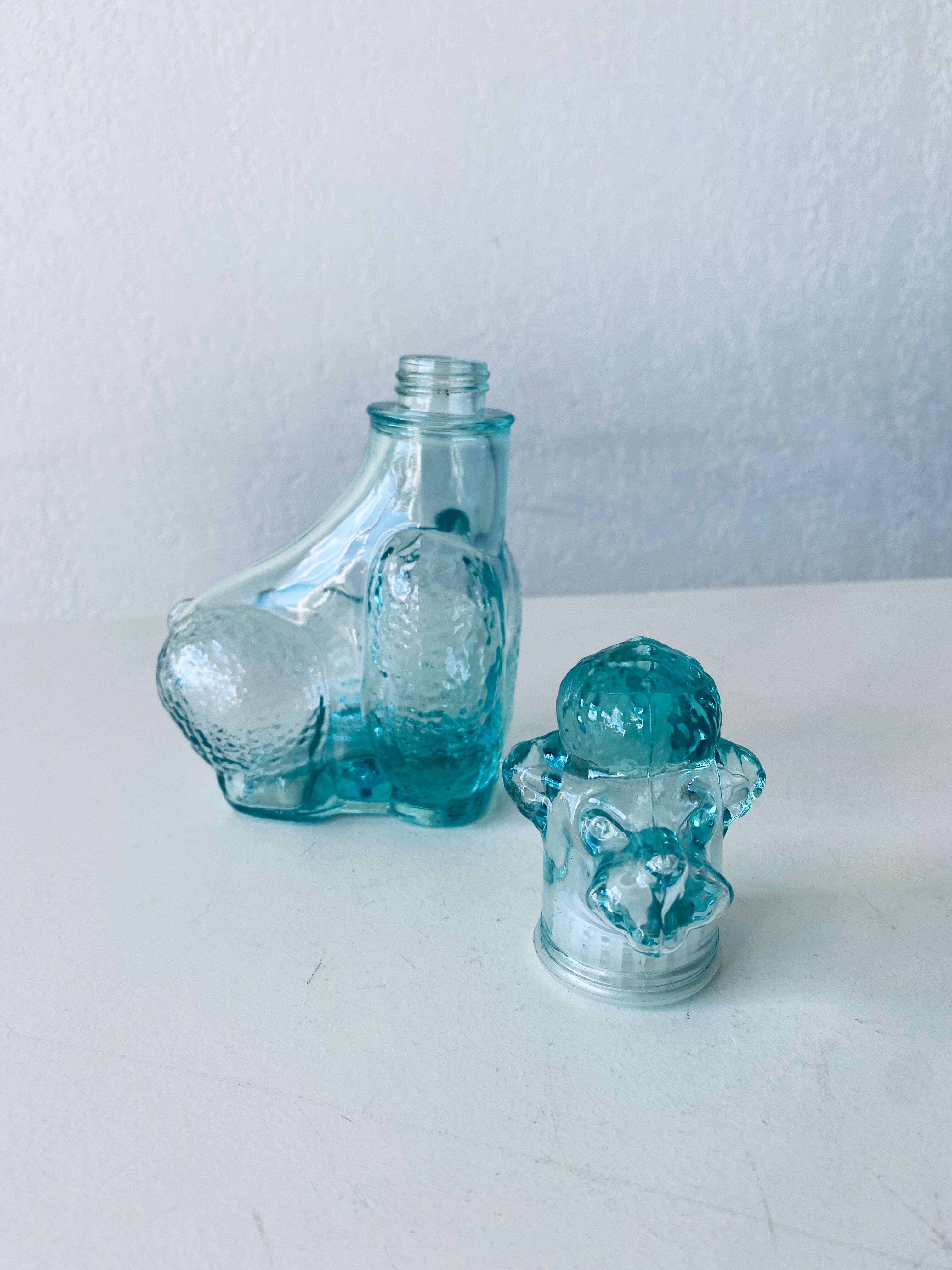 Carafe vintage en verre forme chien caniche