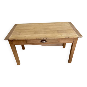 Table basse en bois brut