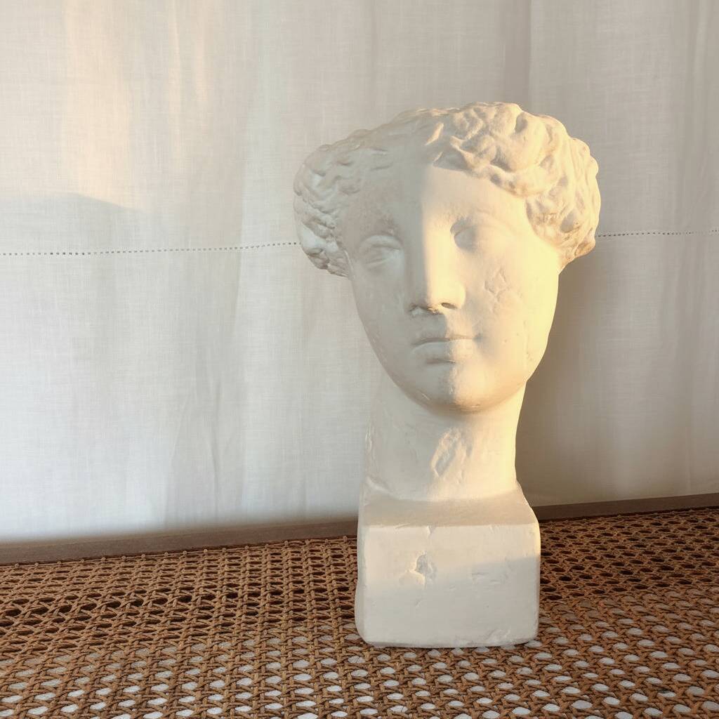 Sculpture d' Aphrodite déesse de l'amour et de la beauté.