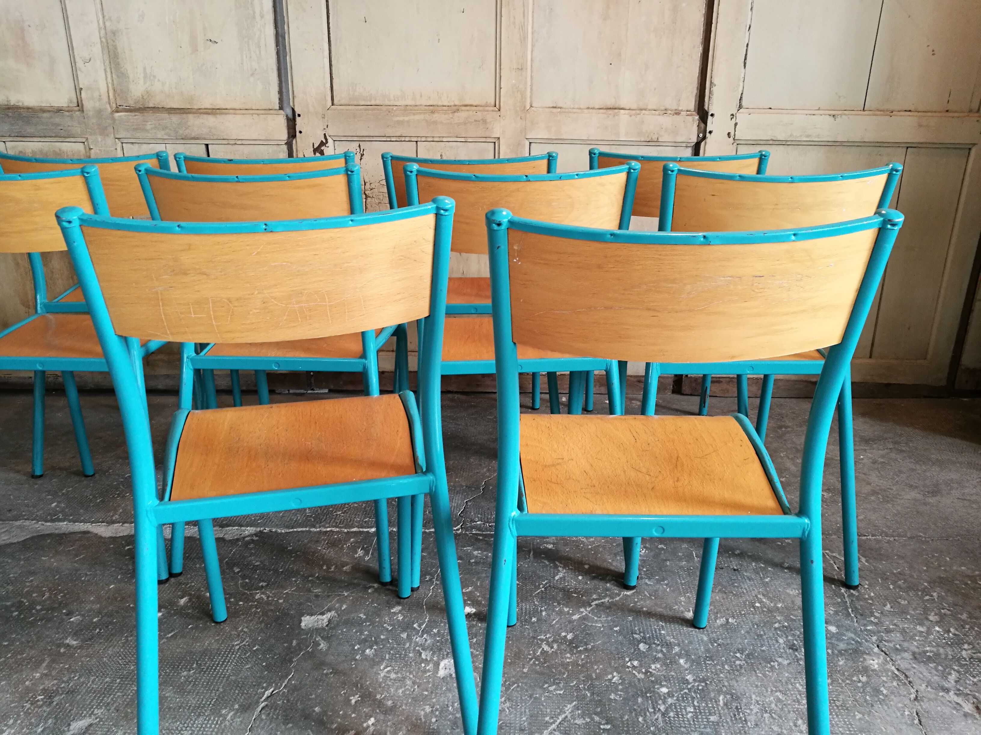 Lot of 13 adult Mullca school chairs