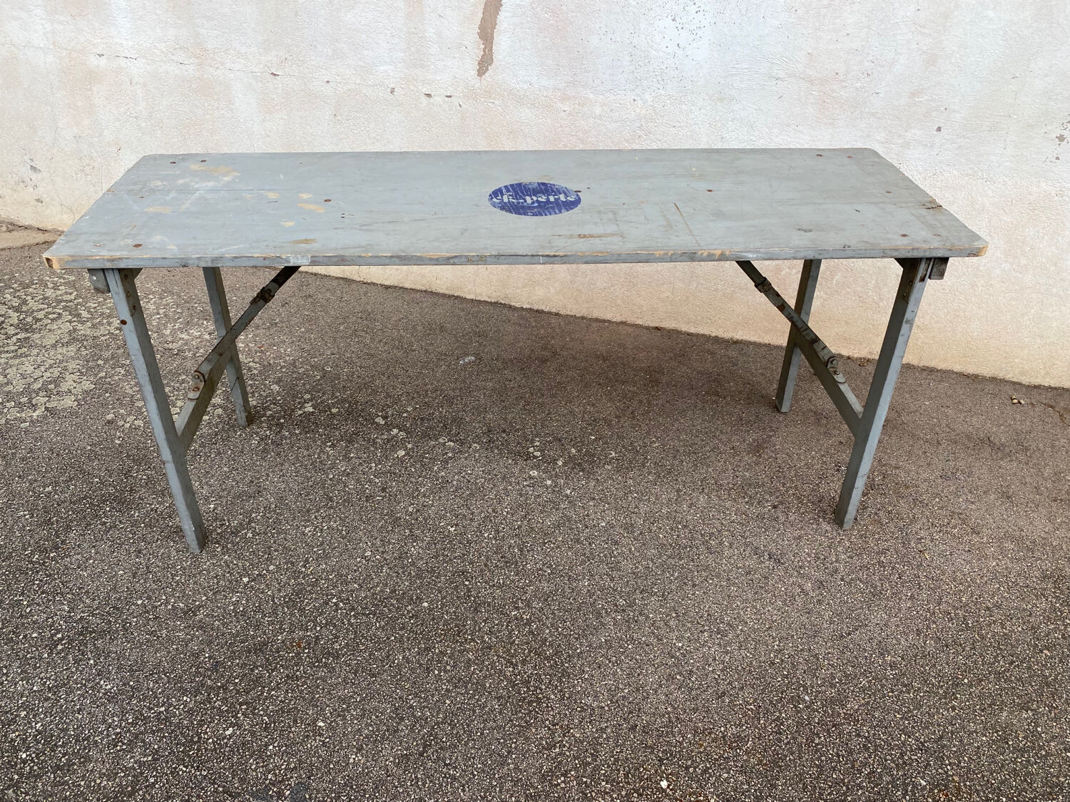 All-wood brasserie table