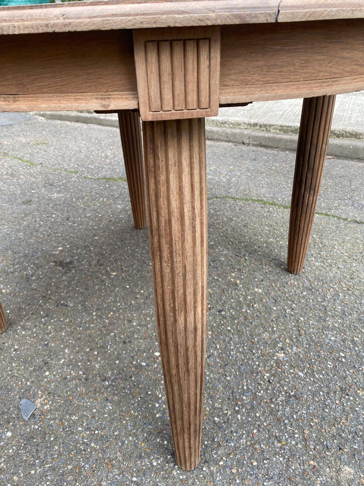 Renovated round Art Deco dining table, extendable, made of solid oak, 210cm.