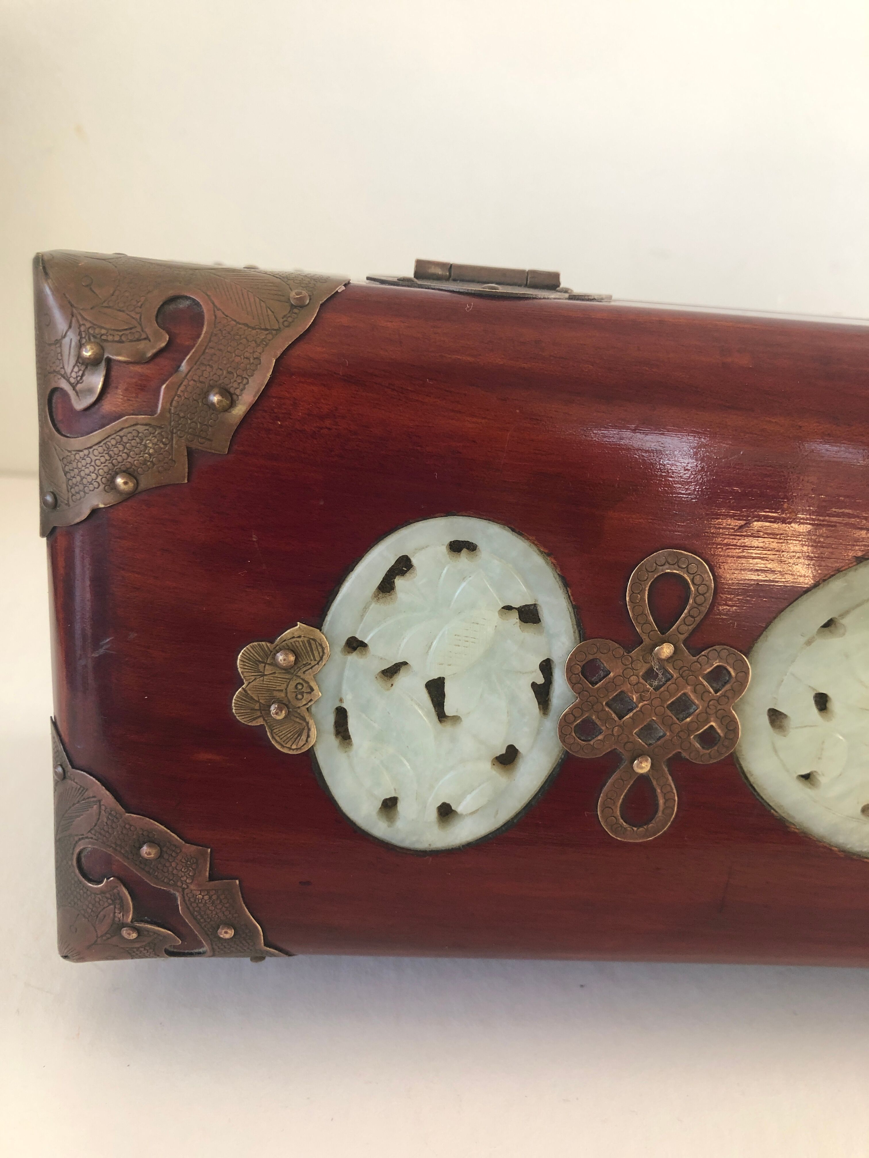 Chinese jewelry box in brass and Jade Mahogany wood