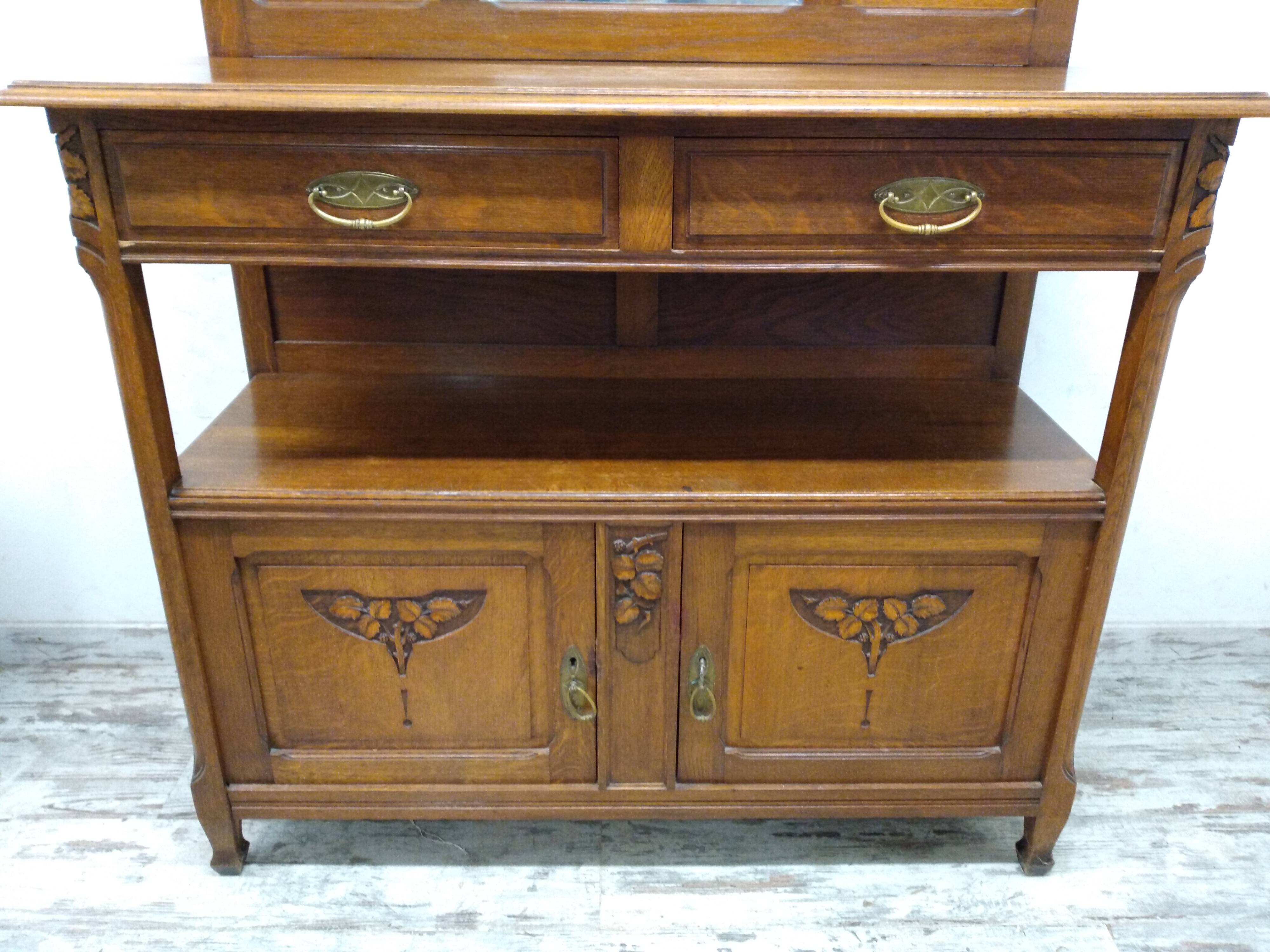 Atypical art deco buffet