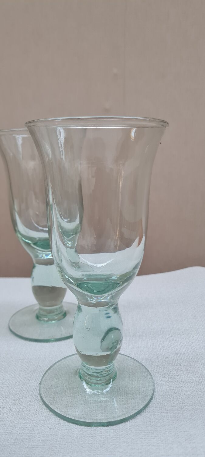 Service of 5 blown glass stemmed glasses