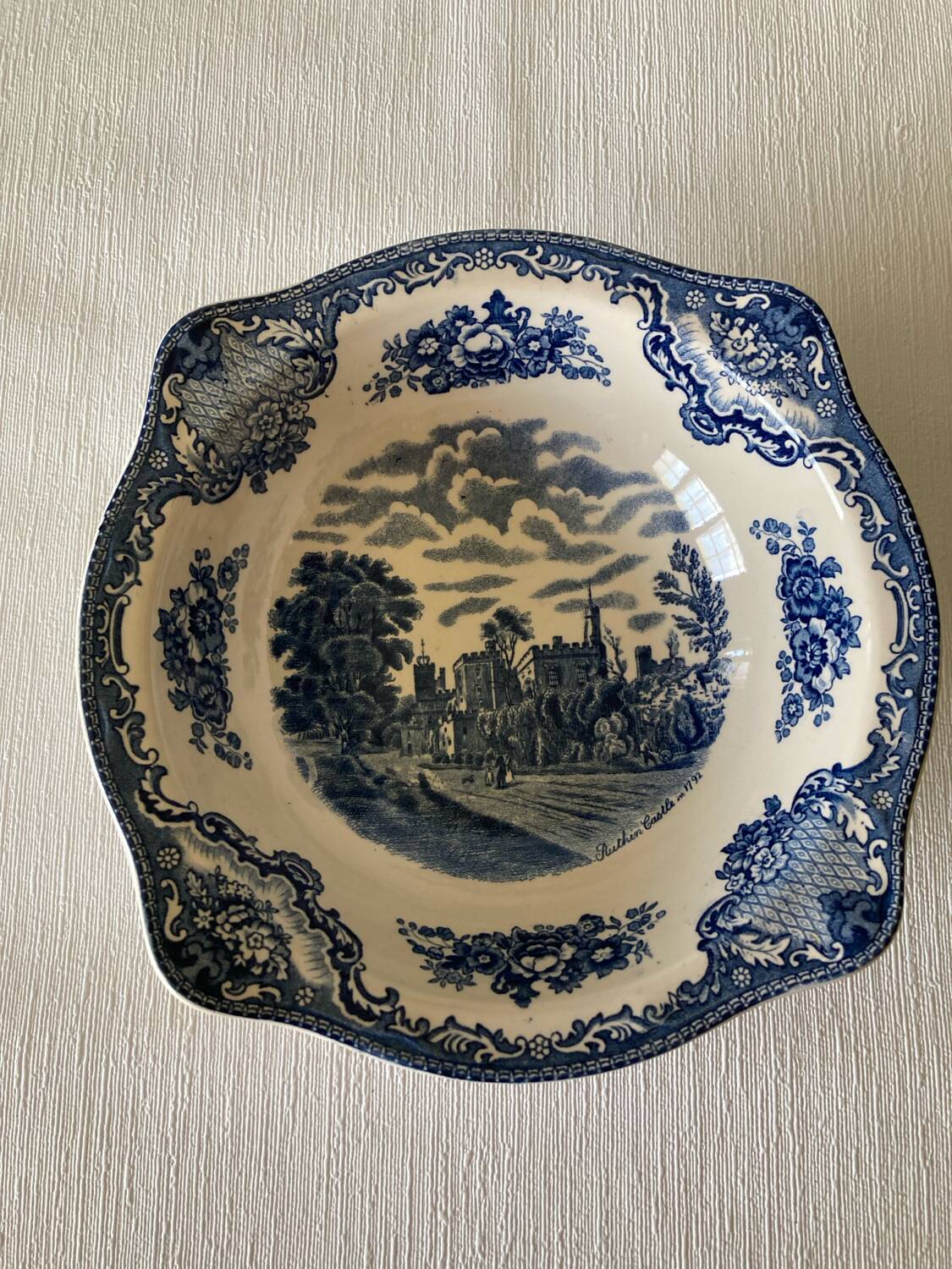 Vegetable dish (small) Johnson Bros England Old Britain Castles / Ruthin Castle
