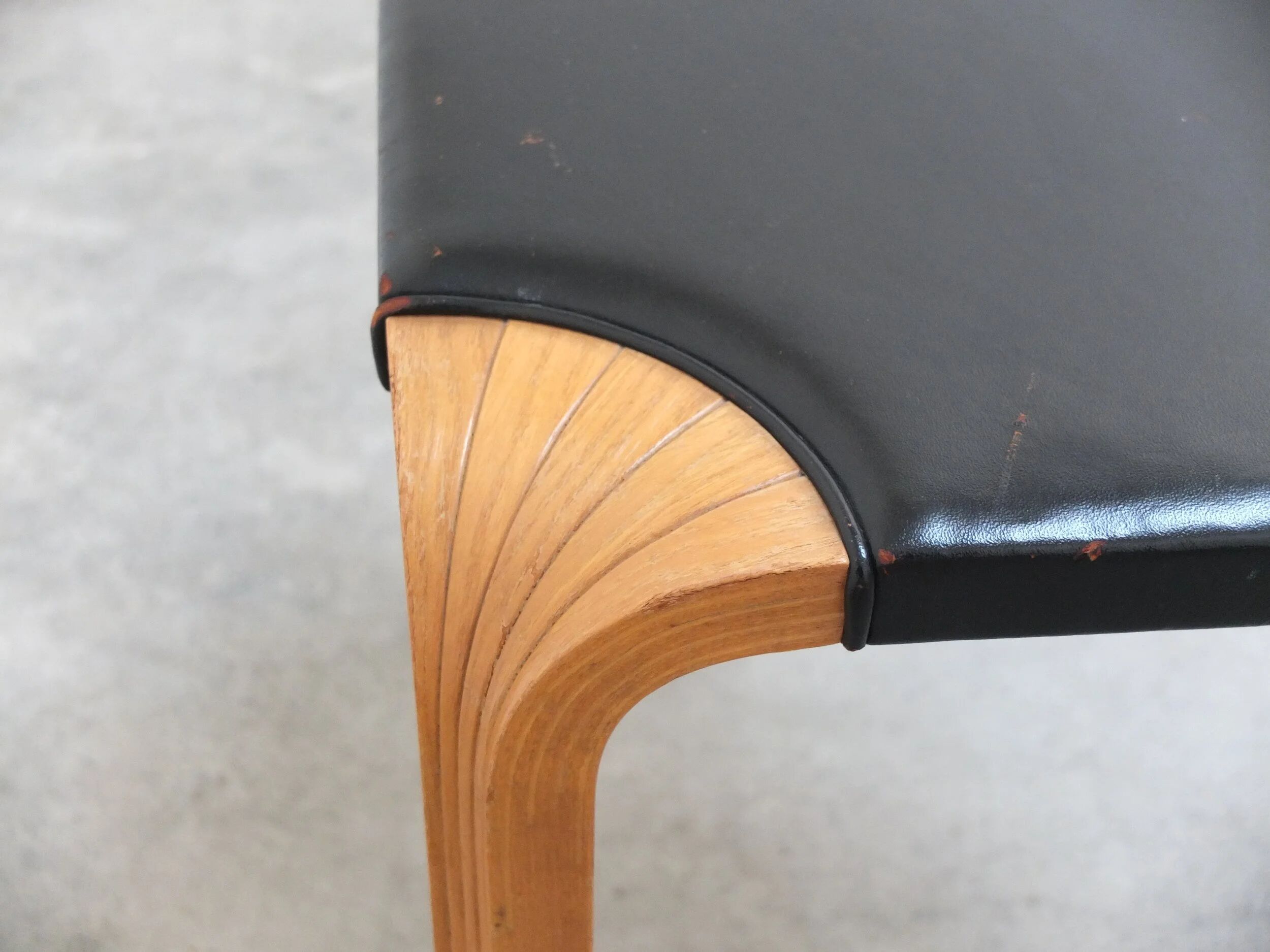 Important pair of 'X602' stools by Alvar Aalto for Artek, 1954