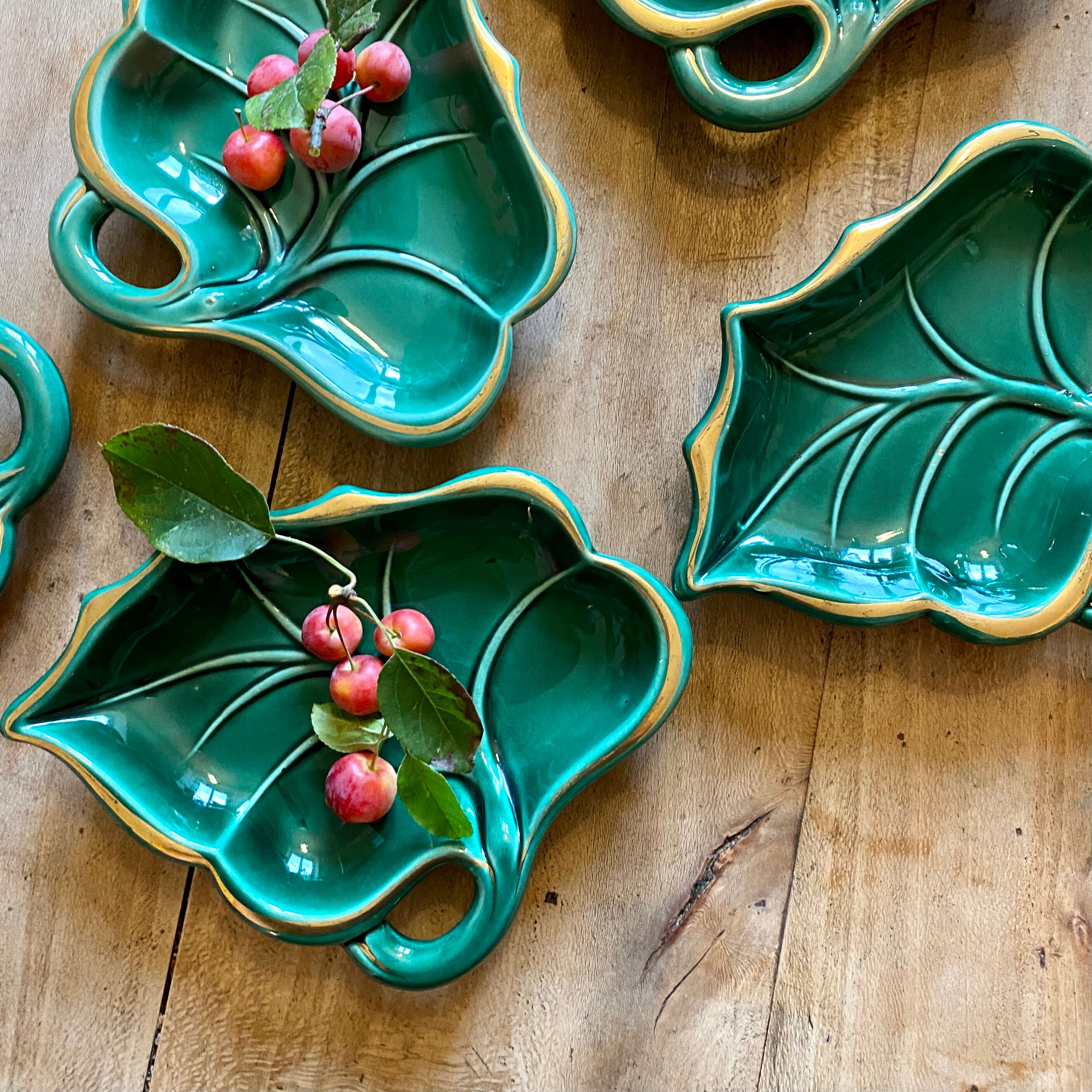 Set of 5 vintage pockets or raviers in green and gold ceramic