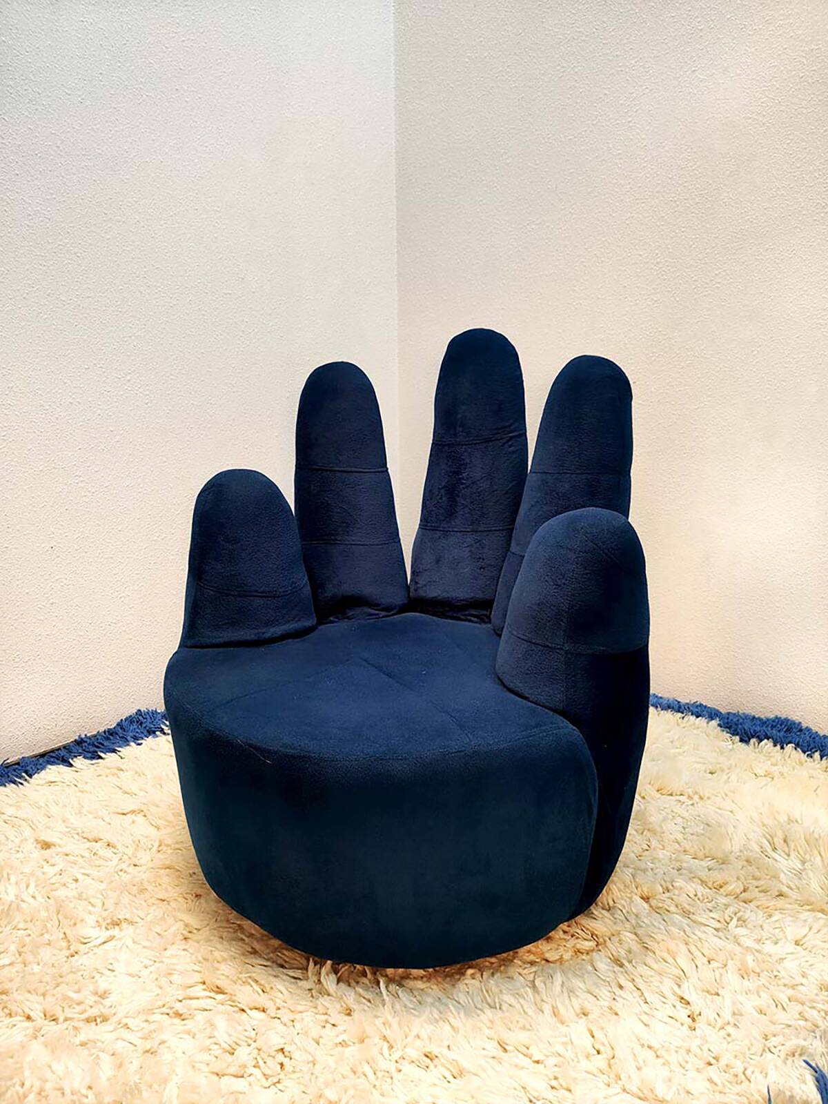 Design swivel chair Hand 'Hi-Five'