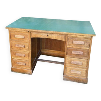 Pedestal desk