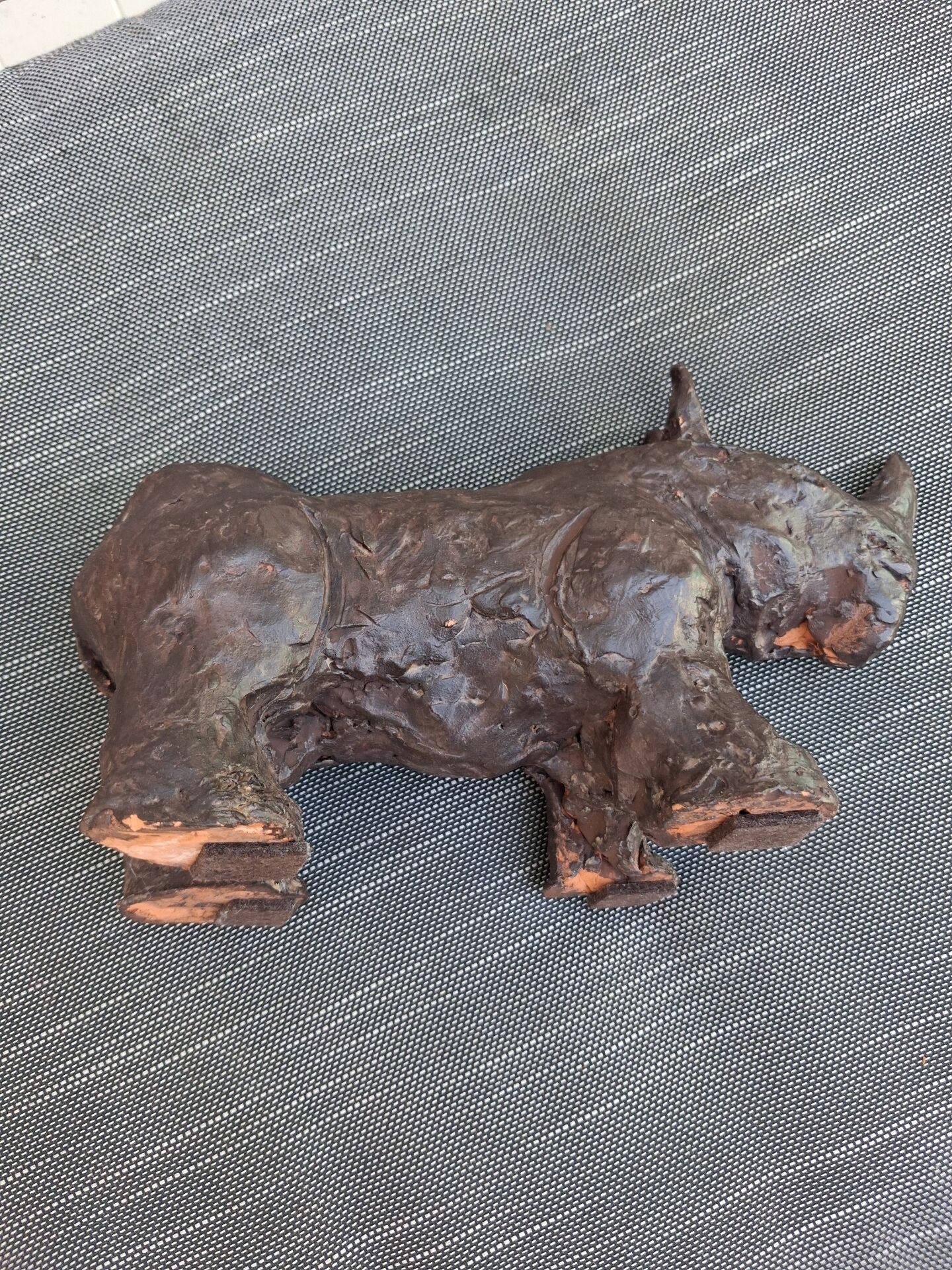 Sculpture hippopotame terre cuite patinée