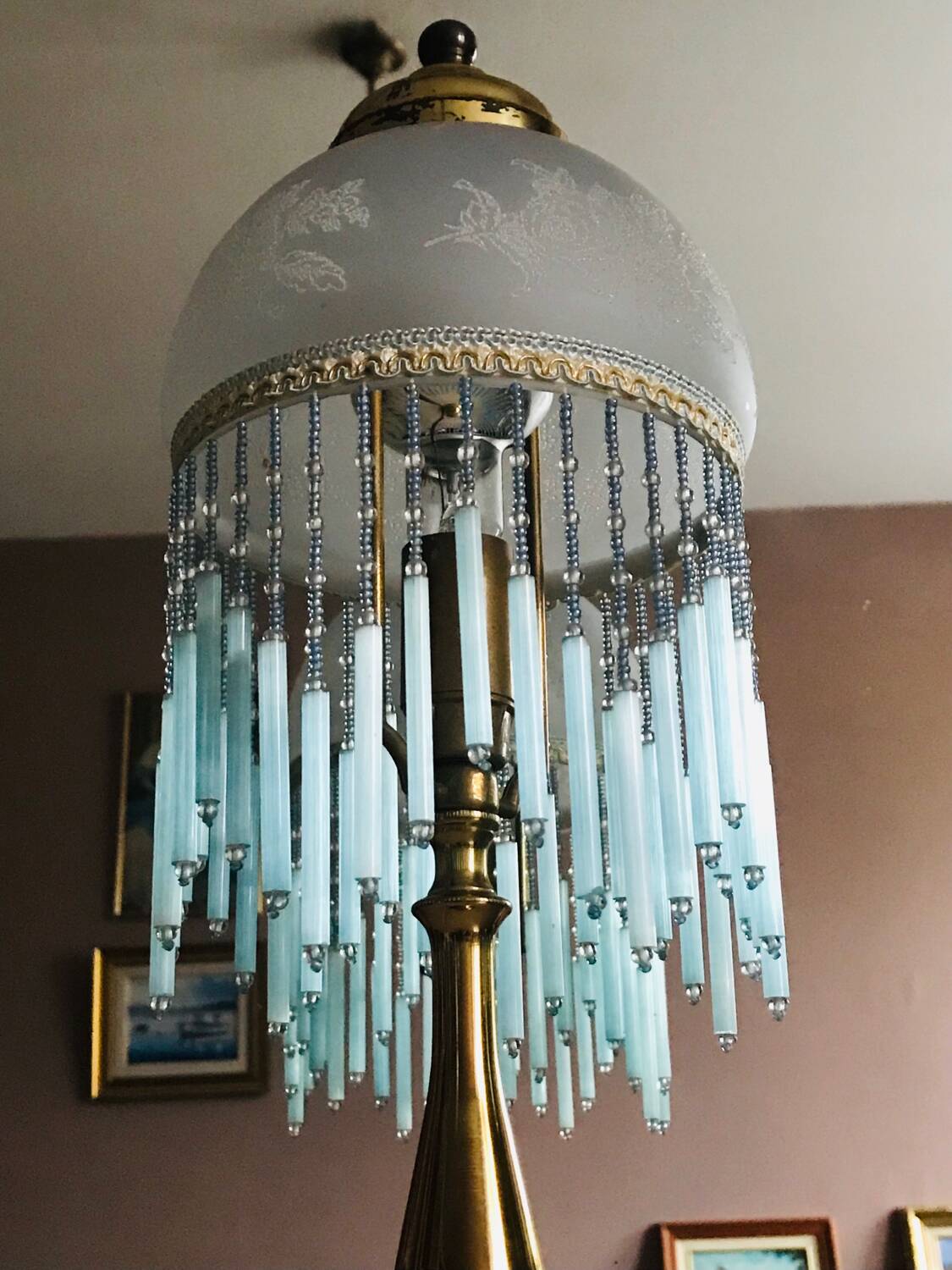 Tassel table lamp