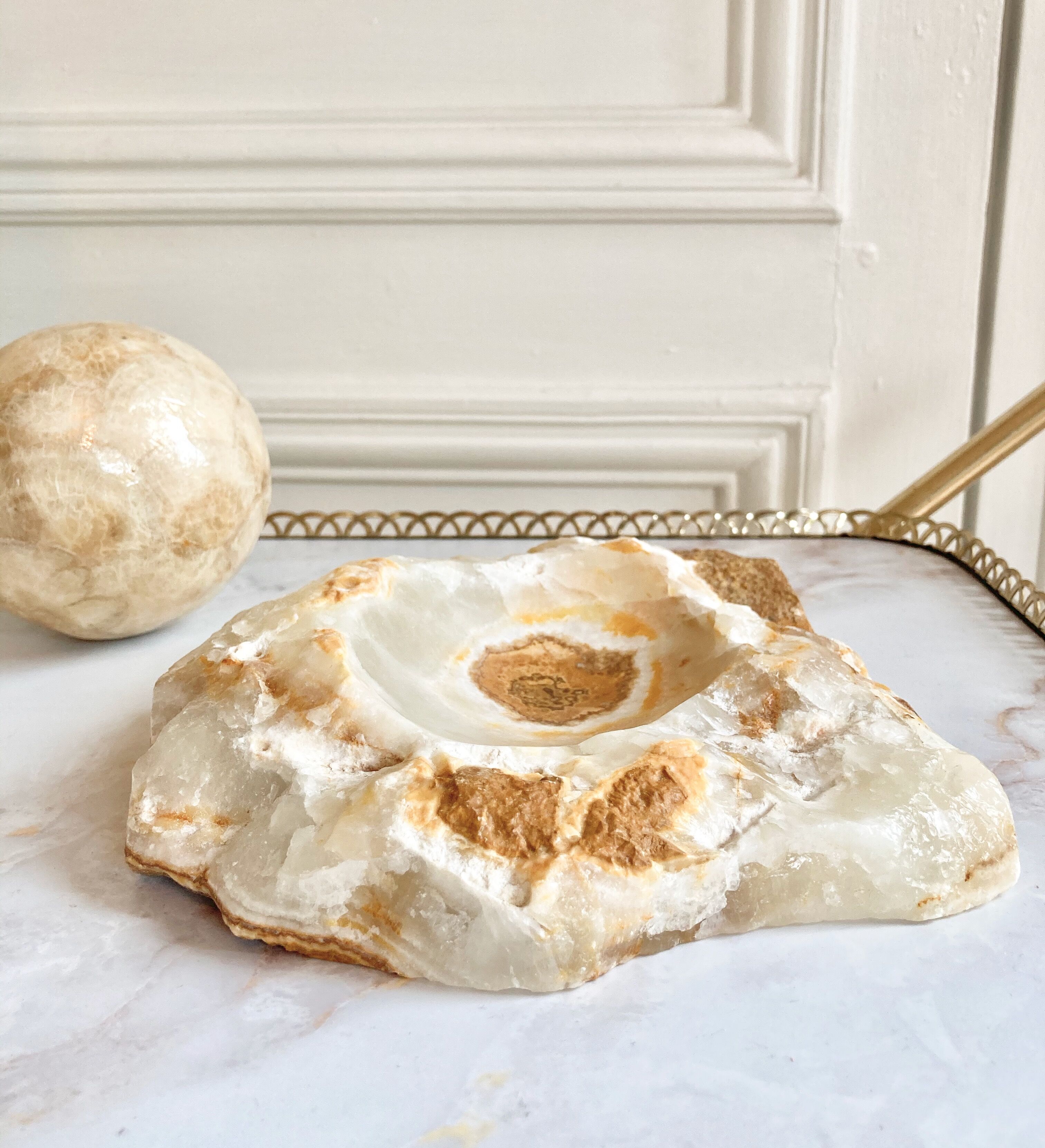 Xxl ashtray in alabaster