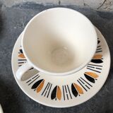 6 cups and saucers, late 60s