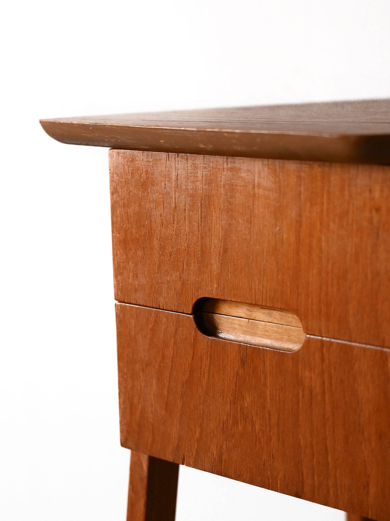 Scandinavian dressing table with mirror