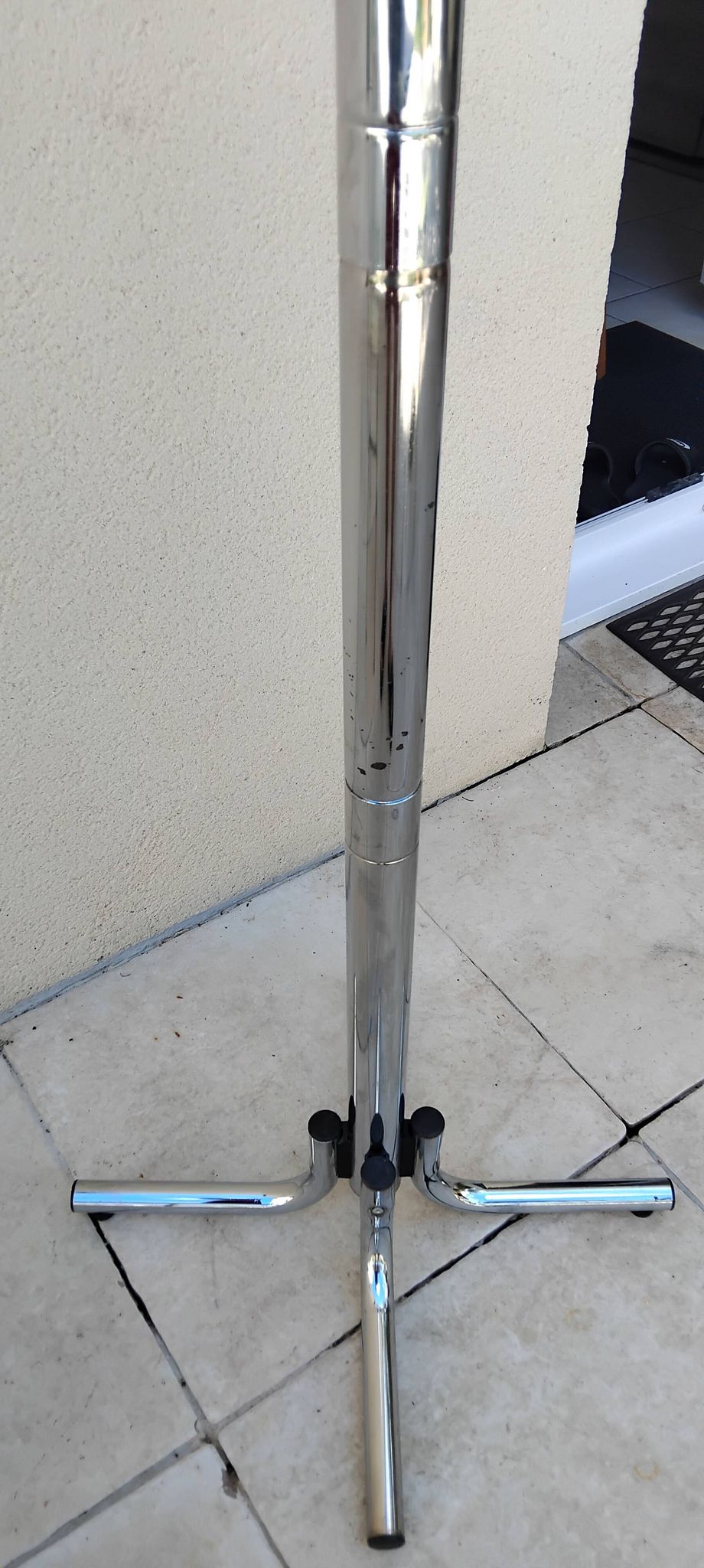 Vintage chrome coat rack parrot design from the 70s and 80s.