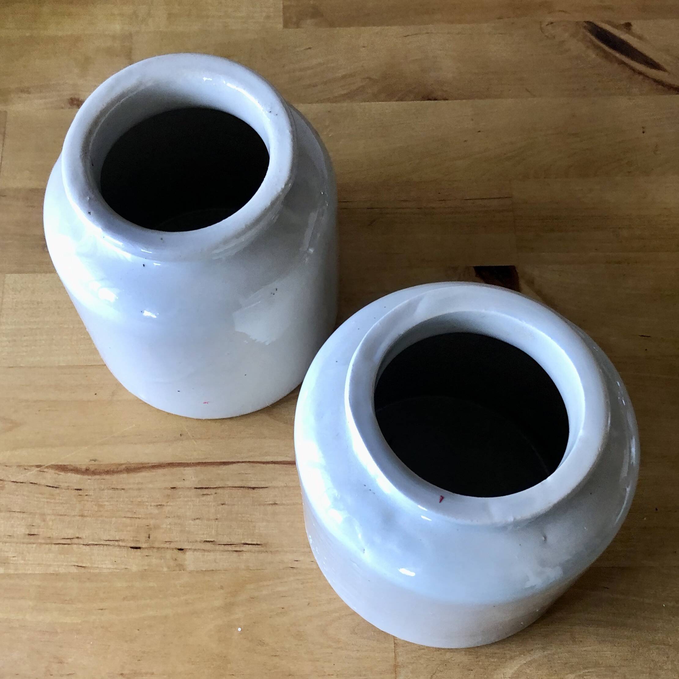 Enamelled stoneware pot