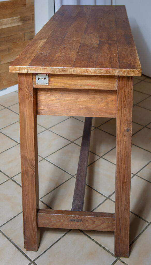 Old desk assembly table