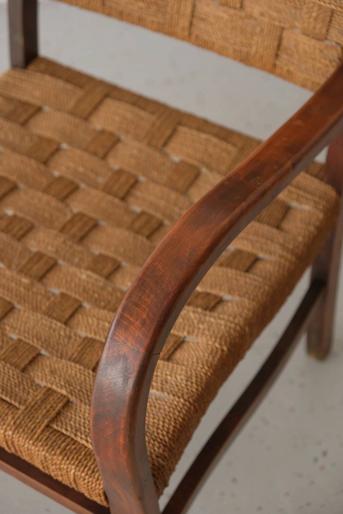 2 lounge chairs with cord