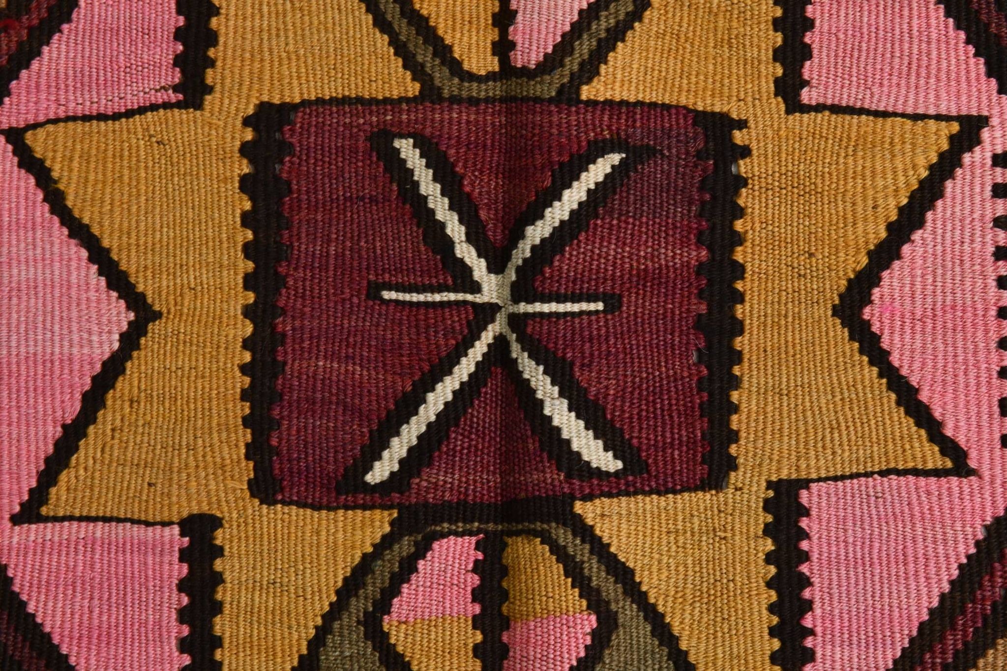 Grand Tapis Kilim Vintage Long & Large, Motifs Tribaux Géométriques