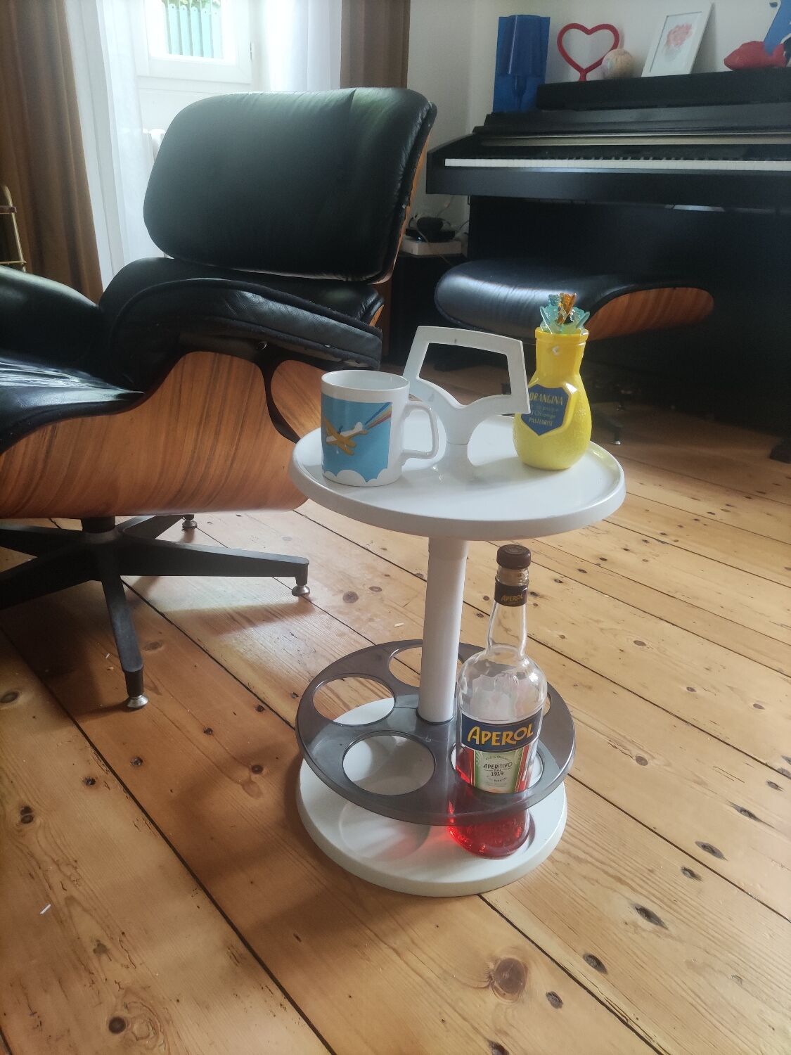 Vintage flair portable bar