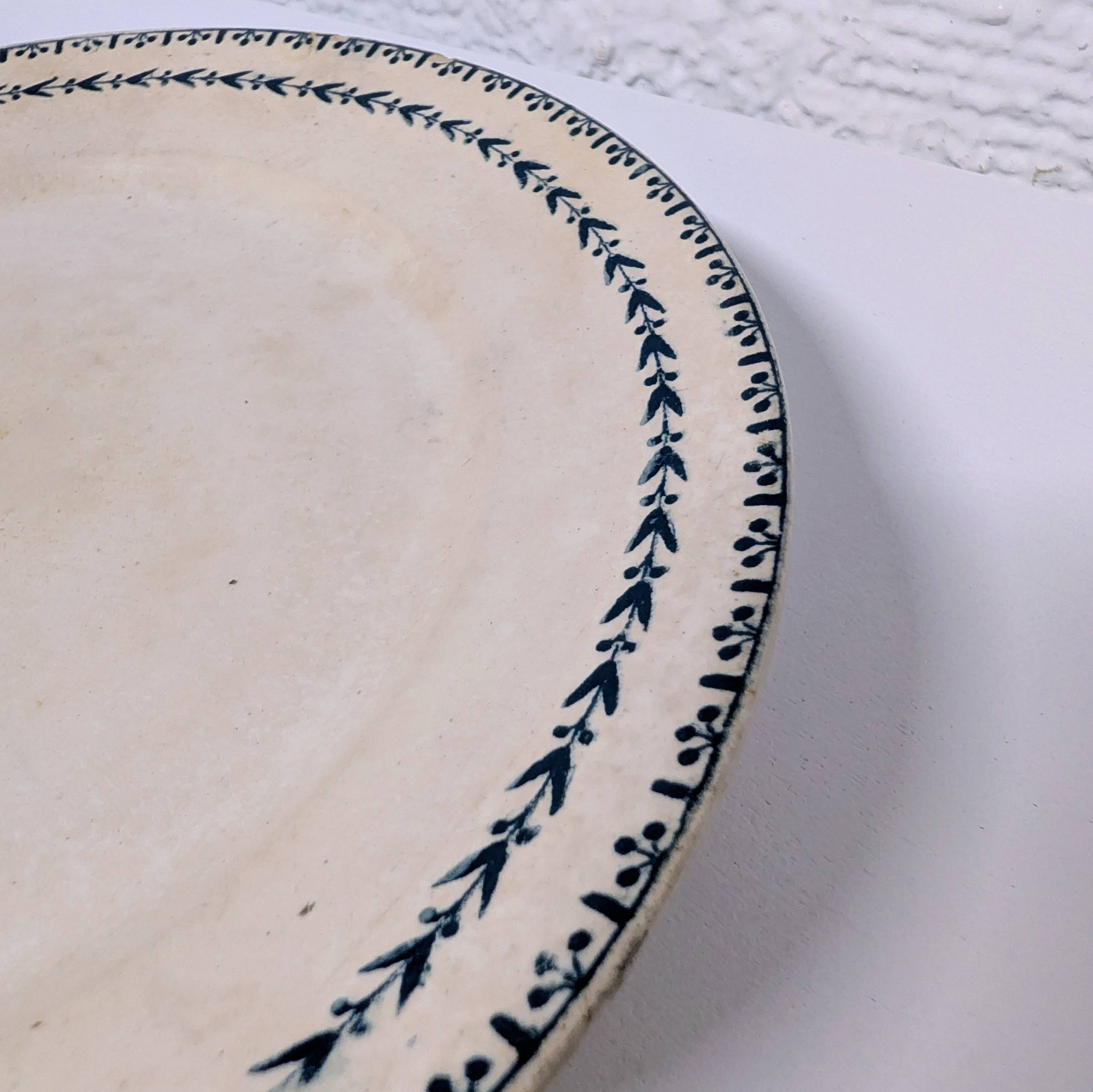 U & Cie Sarreguemines pedestal plate - Carlos model