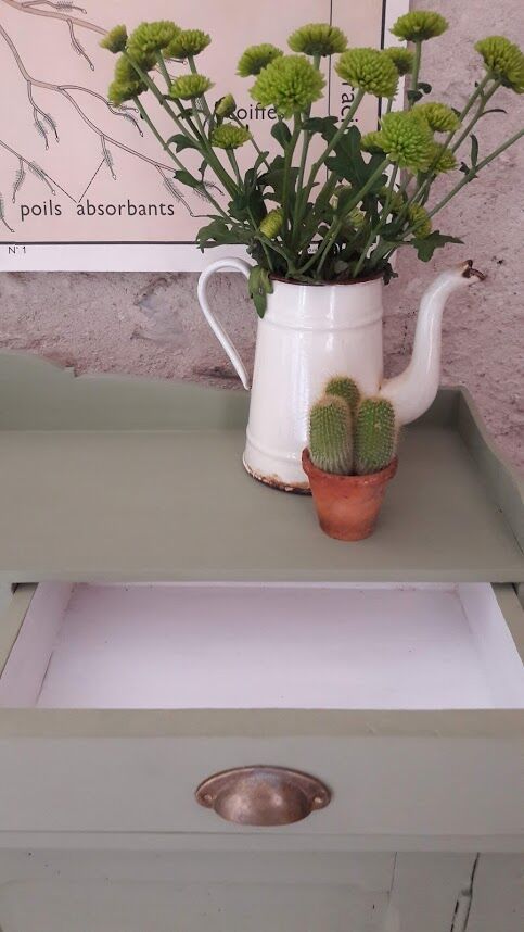 Green Parisian buffet