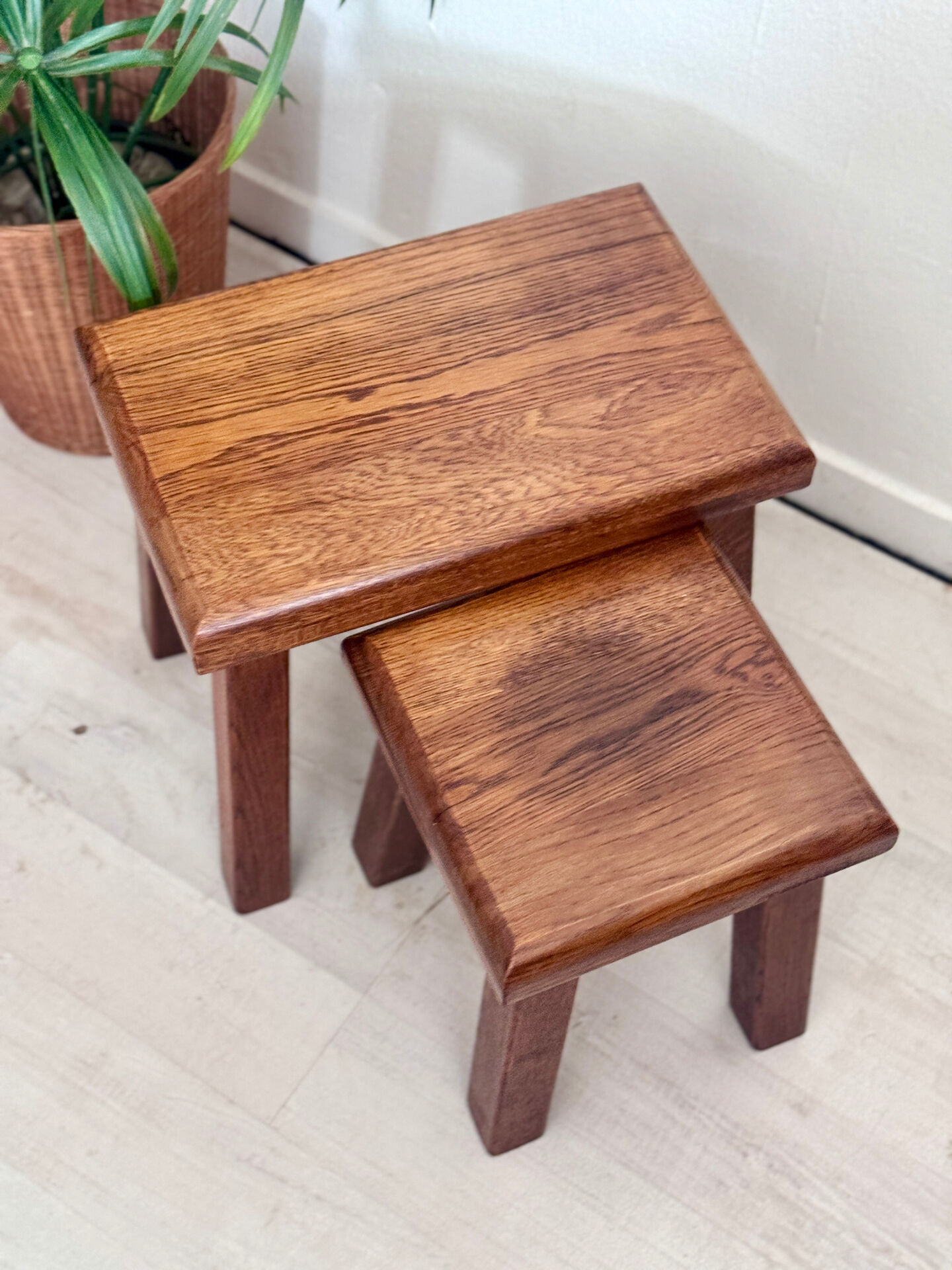 Vintage brutalist eiken nesting tables 1970’s