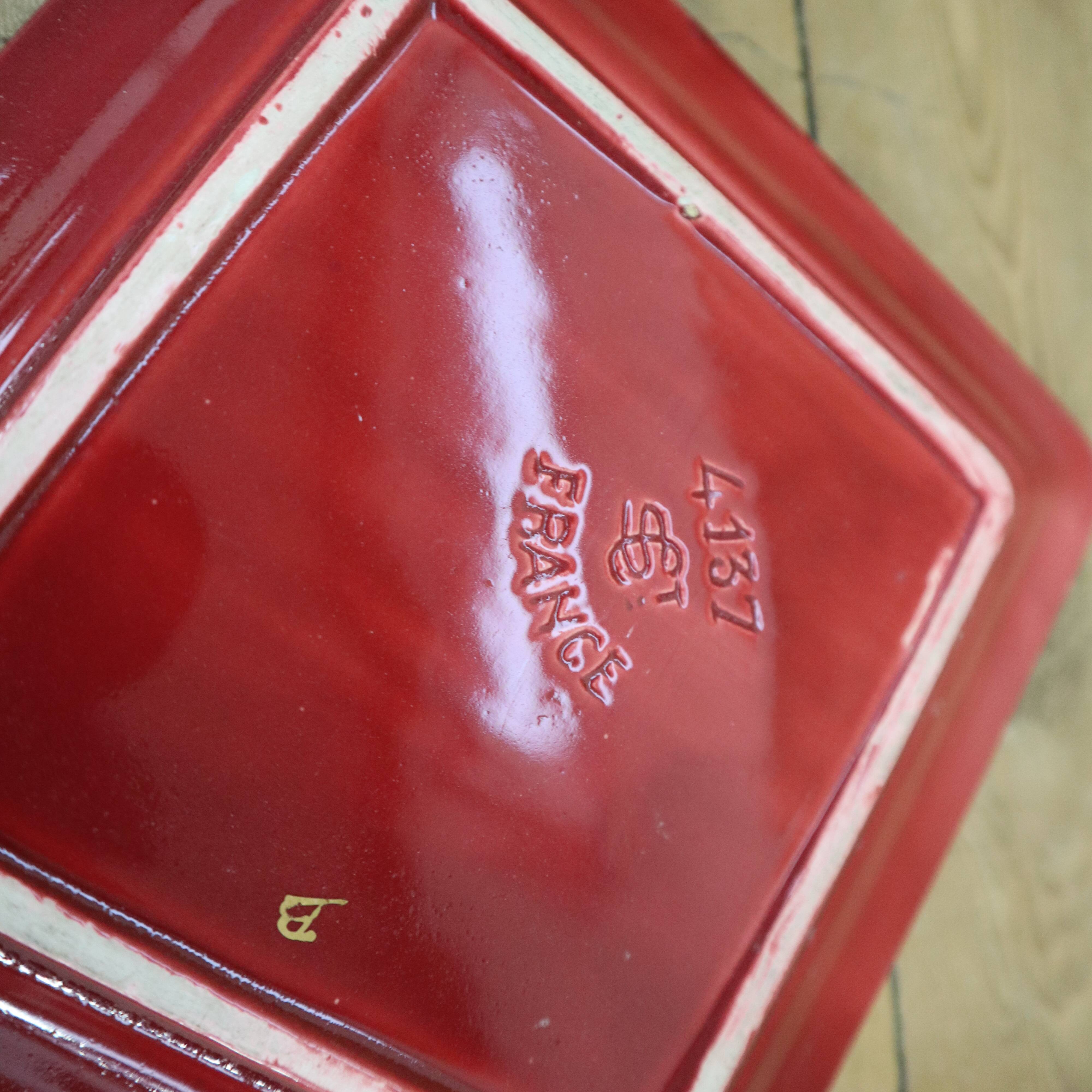 Saint Clément burgundy pocket emptier with gold trim