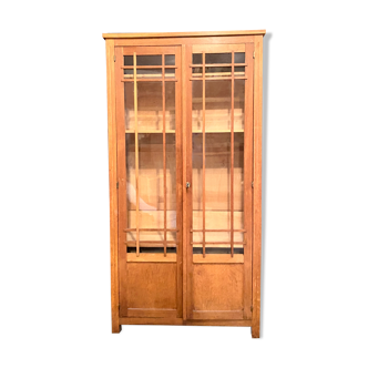 Bibliothèque en bois brut