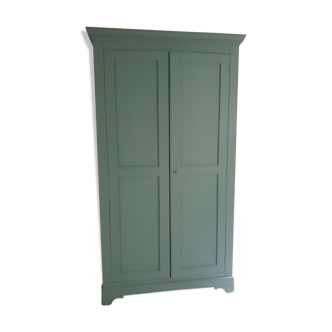 Armoire vert de gris