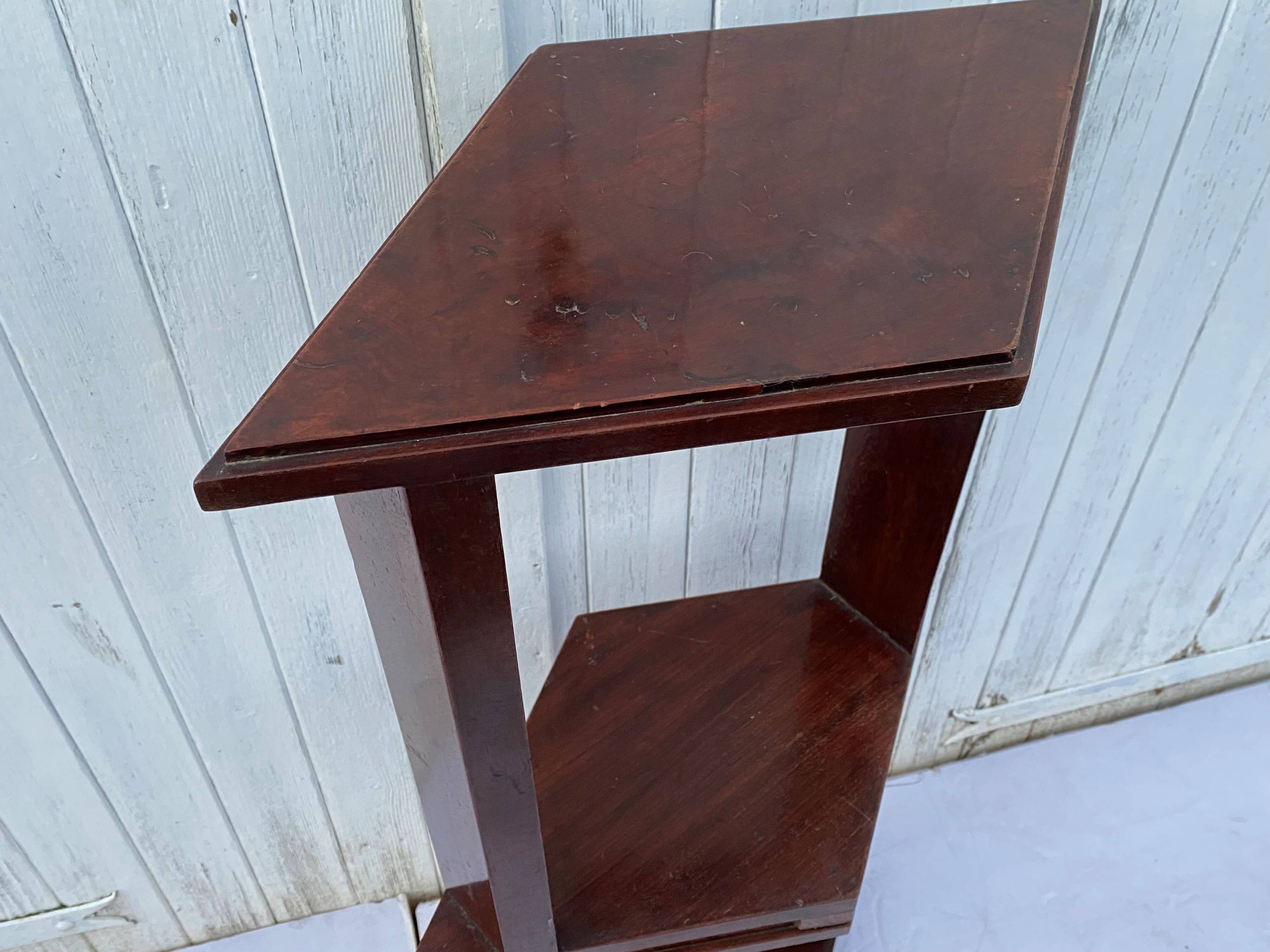 Pair of art deco harnesses, end tables, diamond side tables, 1930