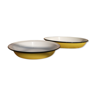 Duo in yellow email