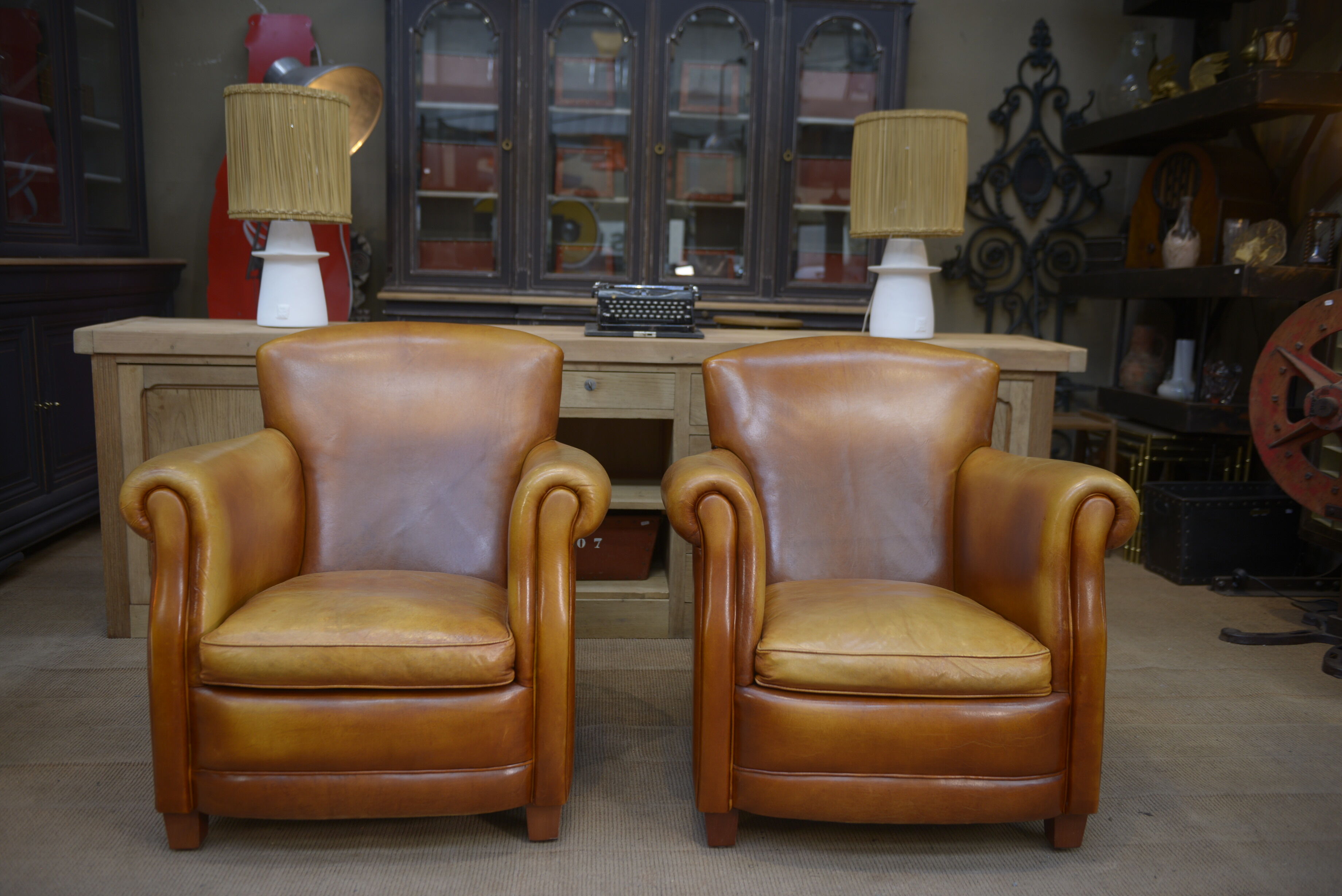 Paire de fauteuils club vintage en cuir