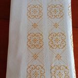 Nappe en coton brodée 130*280