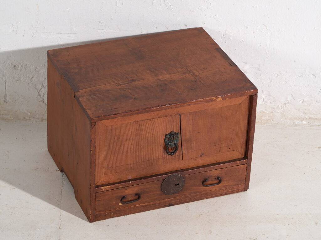 Ancient kodansu in Japanese cedar with compartments and lower drawer, early Taishō-Showa (circa 1915-1945) #24