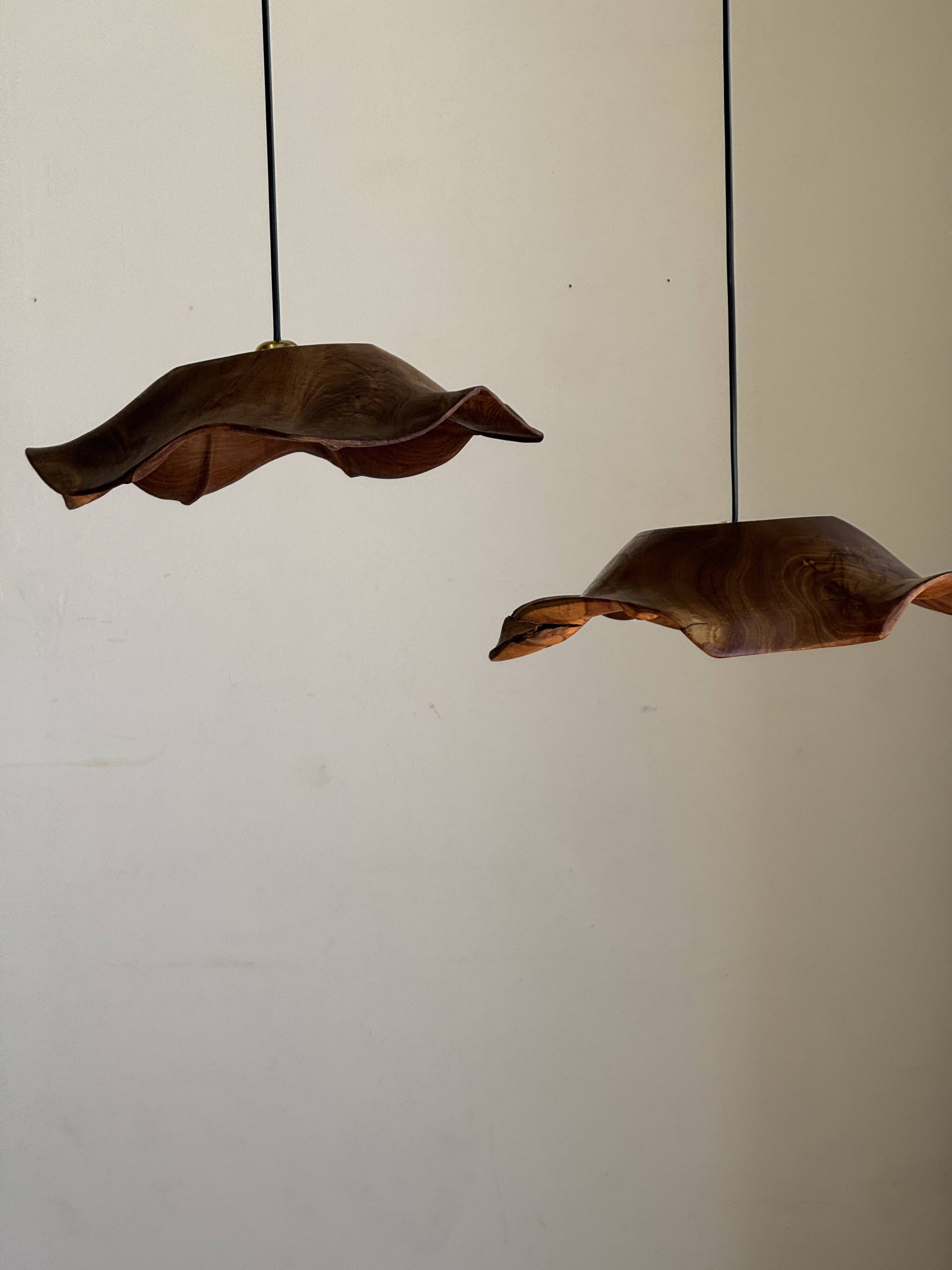 Average suspension flat wavy leaf in teak flower stripes D:40