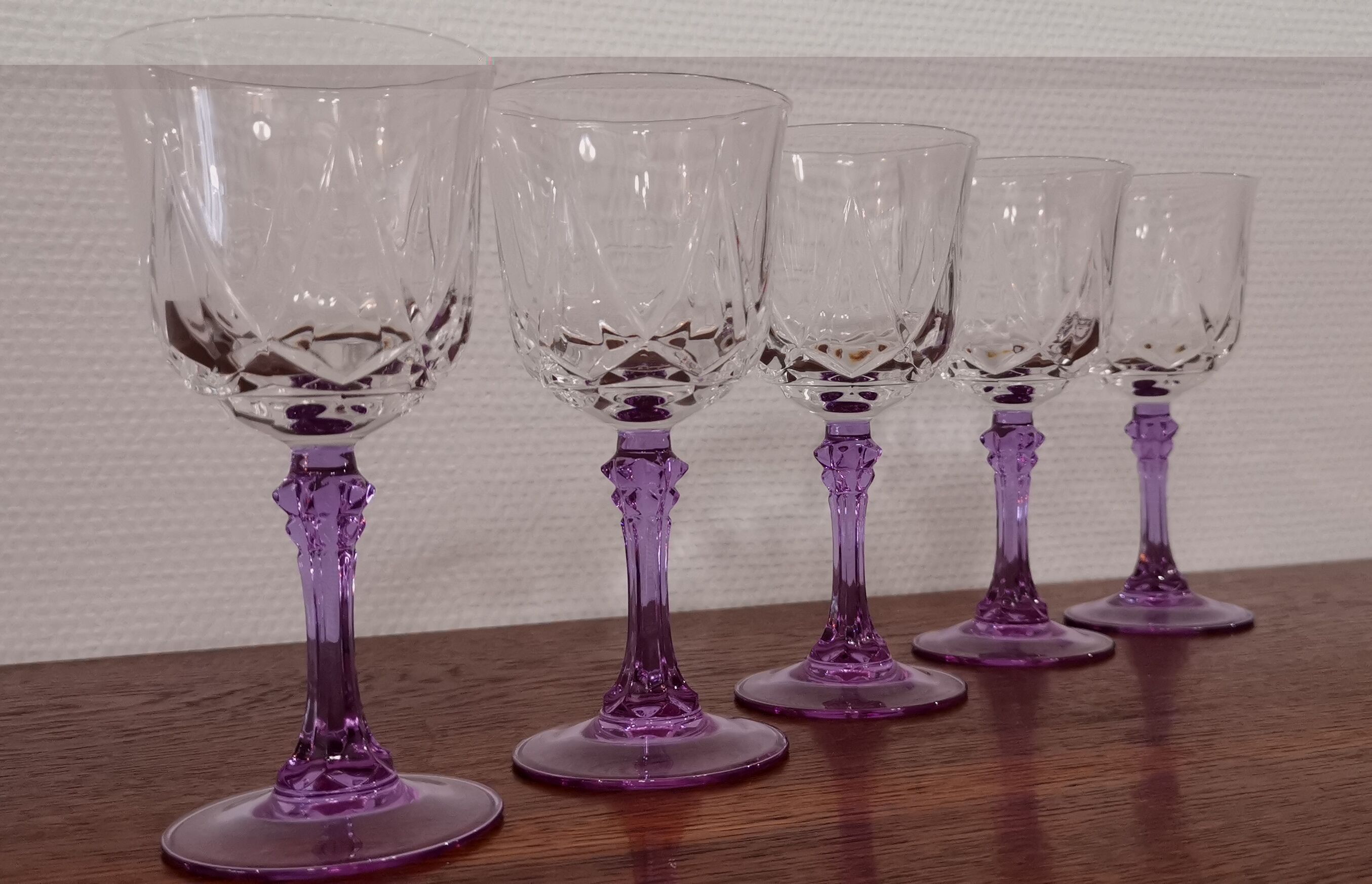 Set of 5 crystal purple stemmed glasses from the great brand Cristal d'Arques