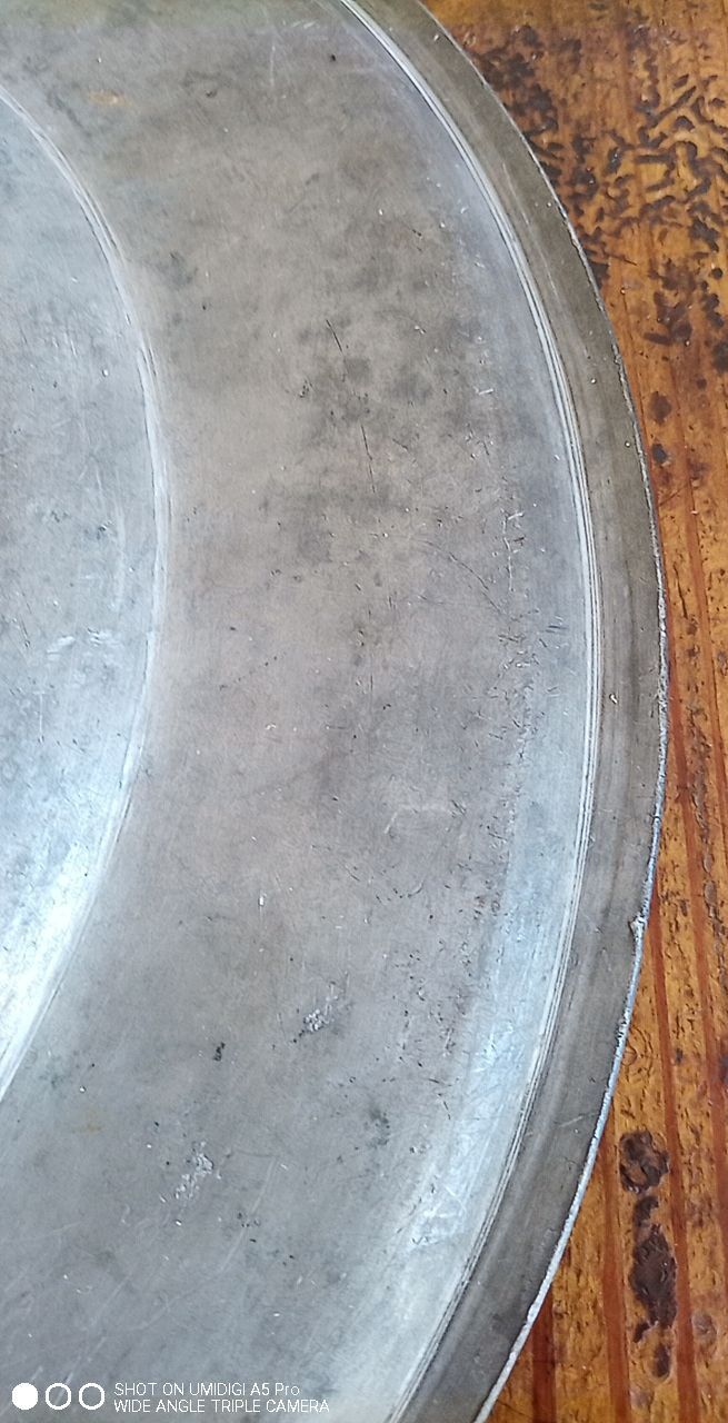 Dish called "à la cardinal" in 18th century pewter - 37.5 cm with coat of arms