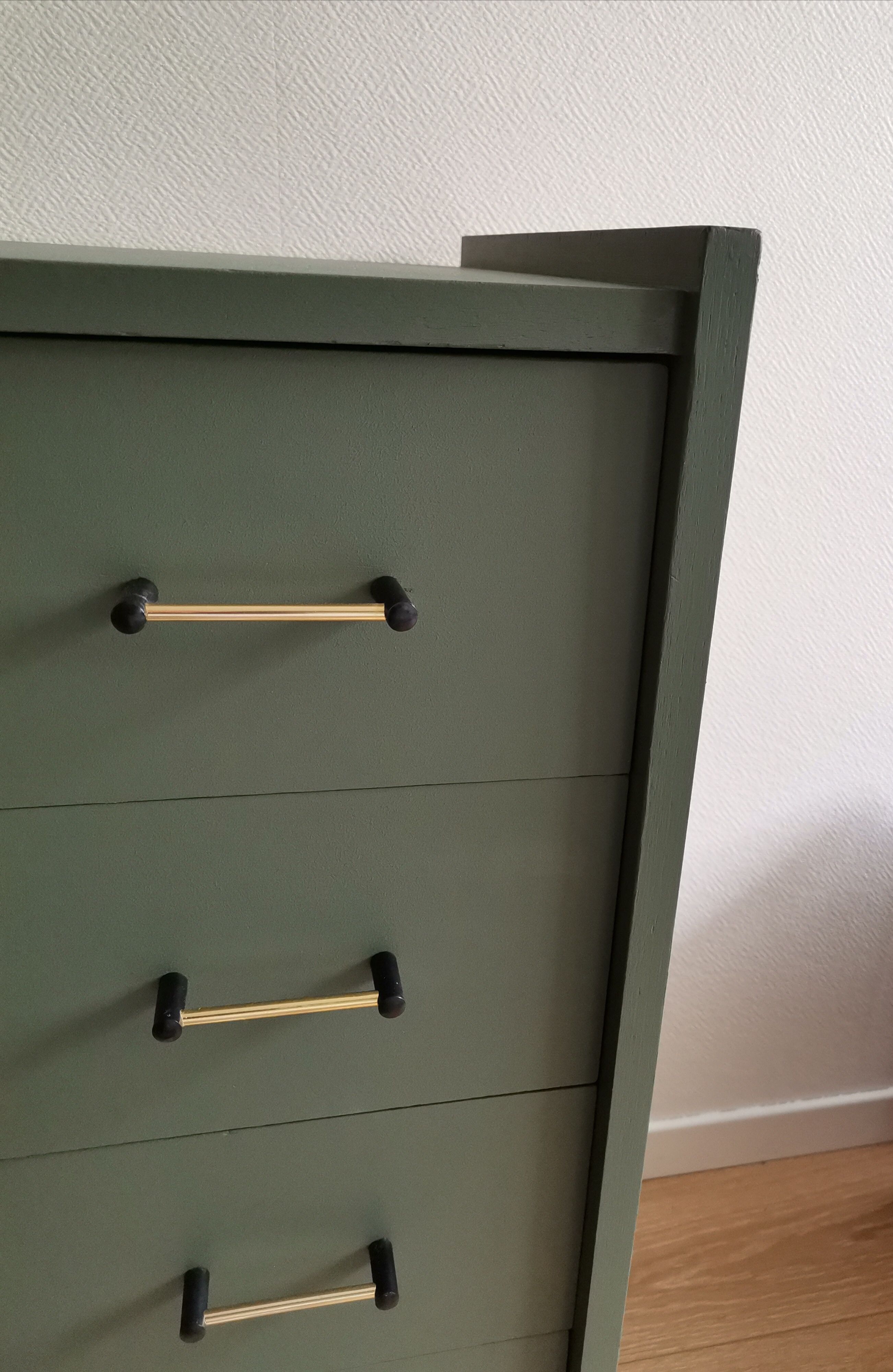 Chest of drawers