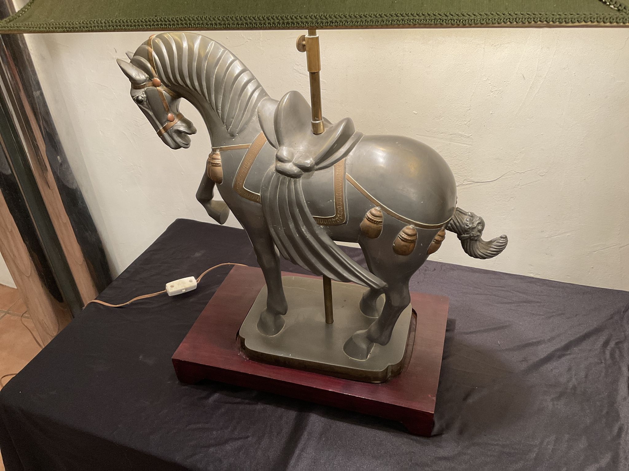 Lampe vintage cheval  en étain