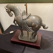 Lampe vintage cheval  en étain