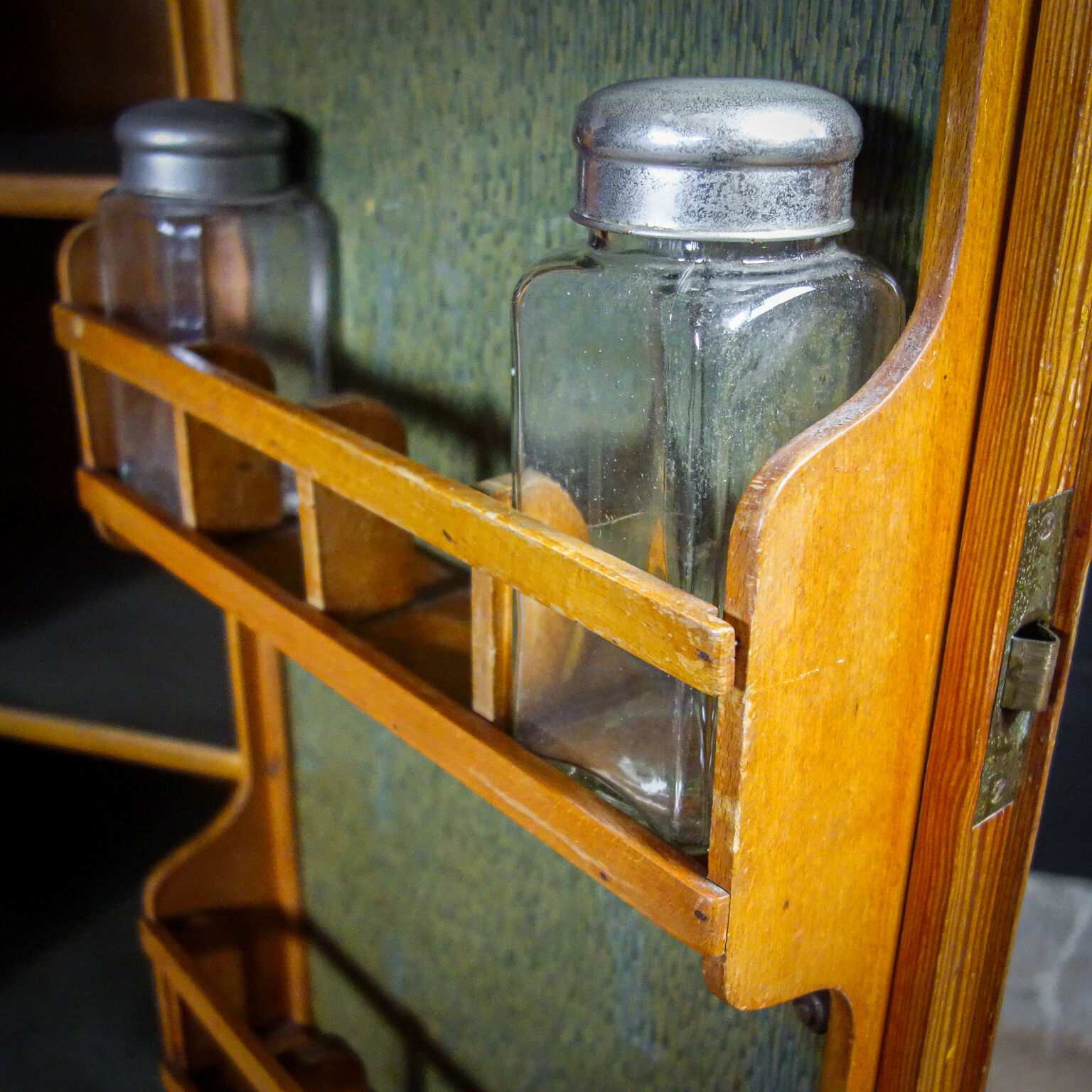 Armoire de cuisine vintage années 1950