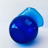 Vase bleu à collerette