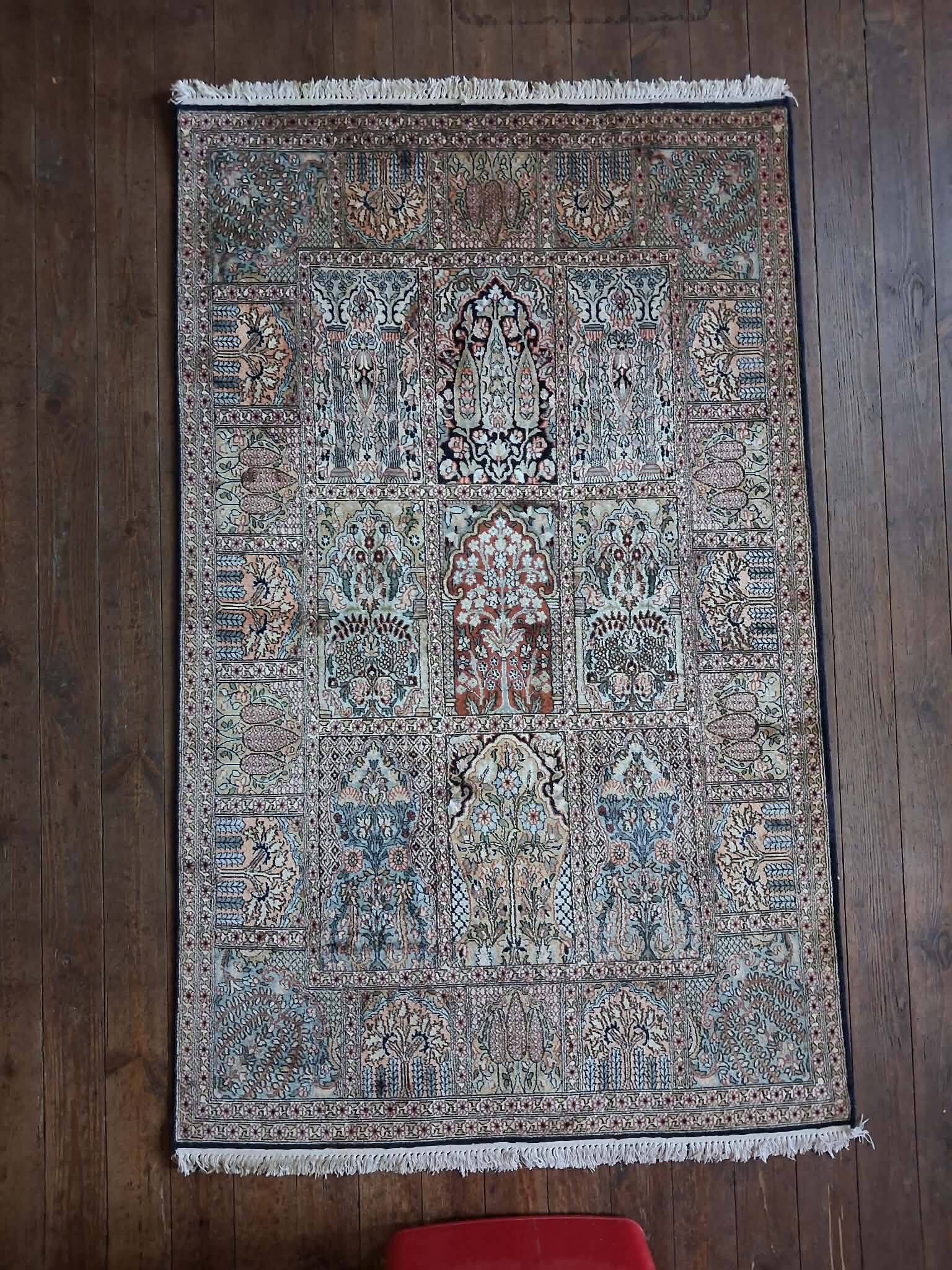 Handmade Indian Kashmiri silk rug 196x122cm
