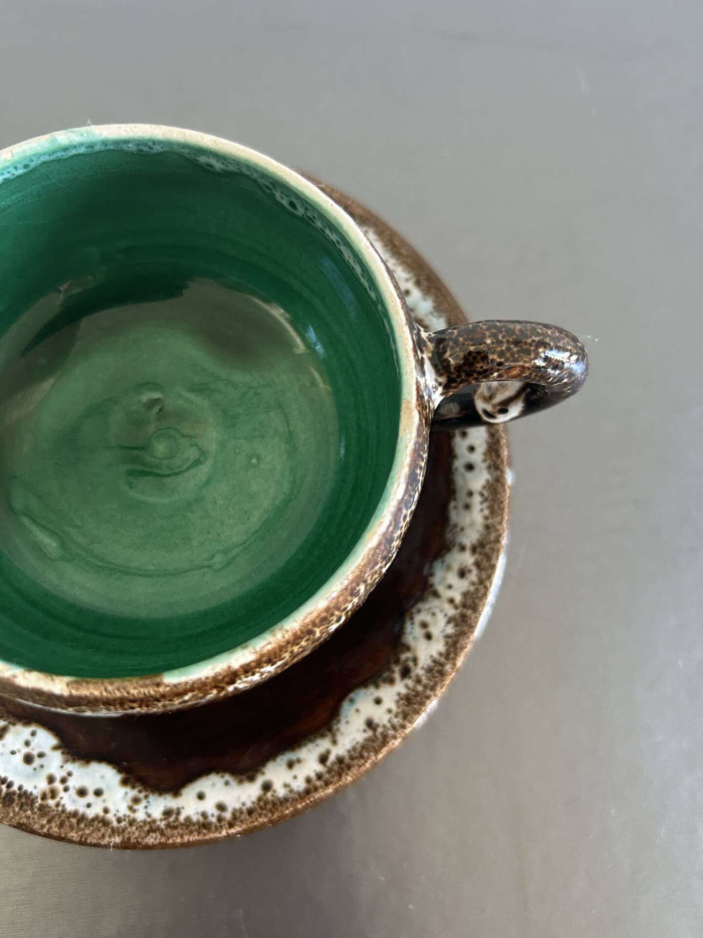 Tasses et soucoupes Vallauris