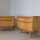 Paire de chevets en bois blond