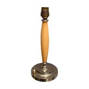 Pied de lampe en bois - design