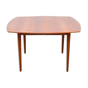 table scandinave carrée