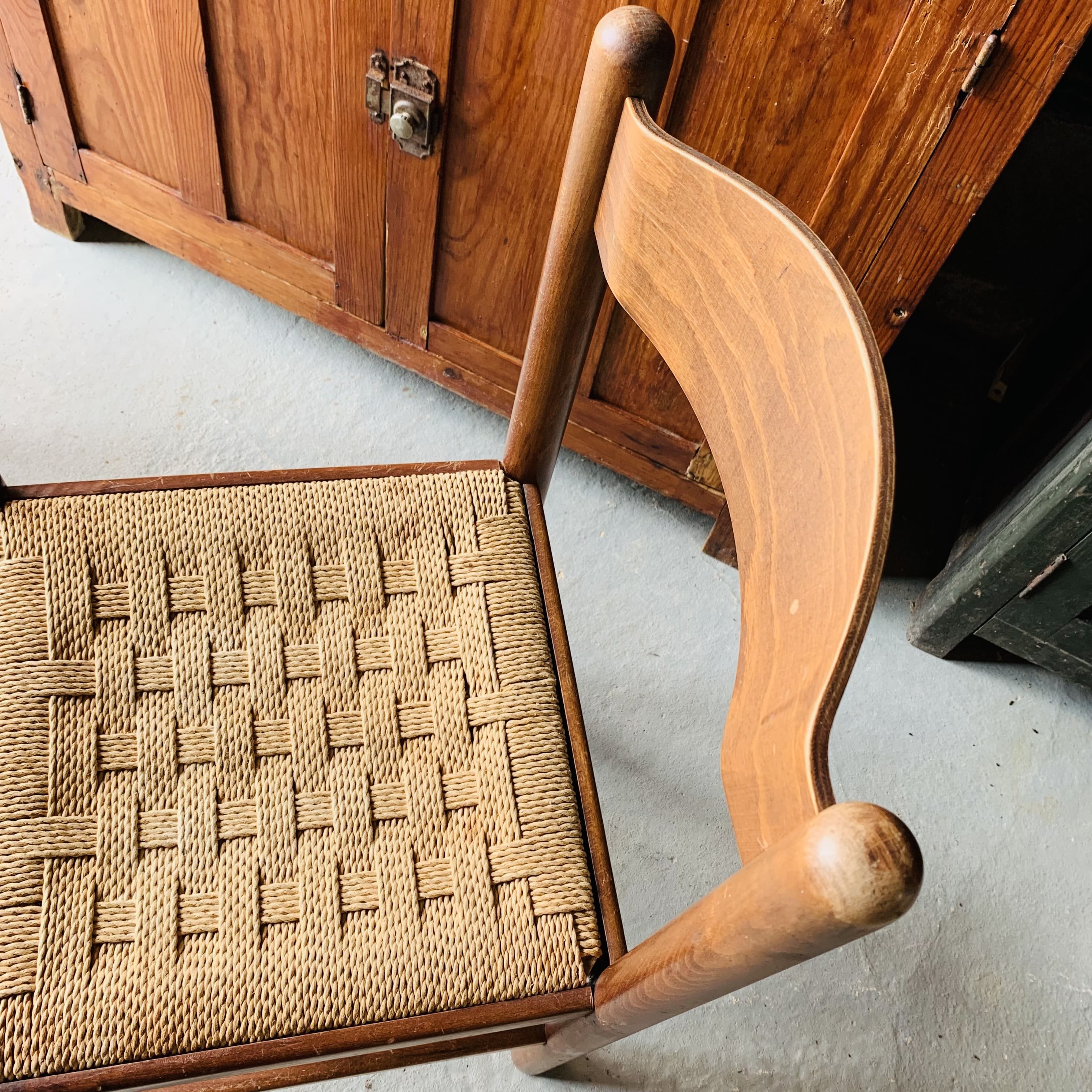 5 chairs made of wood and rope